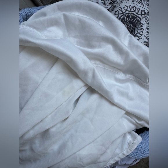 Elegant White Women's Top - Picture 4 of 4